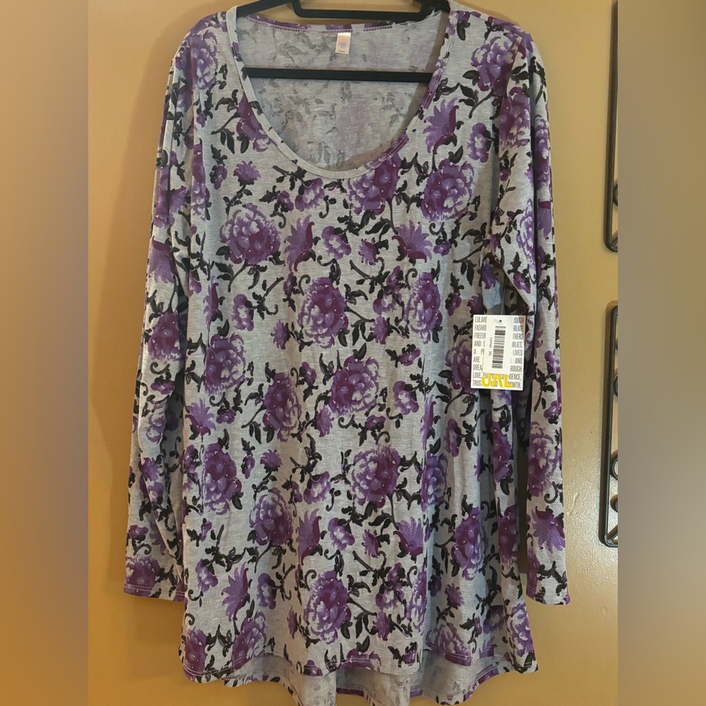 Lularoe Lynnae Floral Purple and Gray Women's Top 3XL NWT